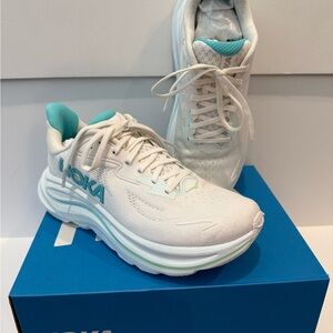 Fantastic preowned condition HOKA Bondi 9, size 7.5